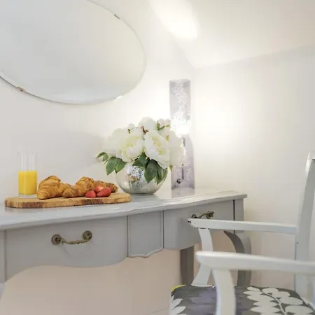 Cunsey, Penthouse Apartment *